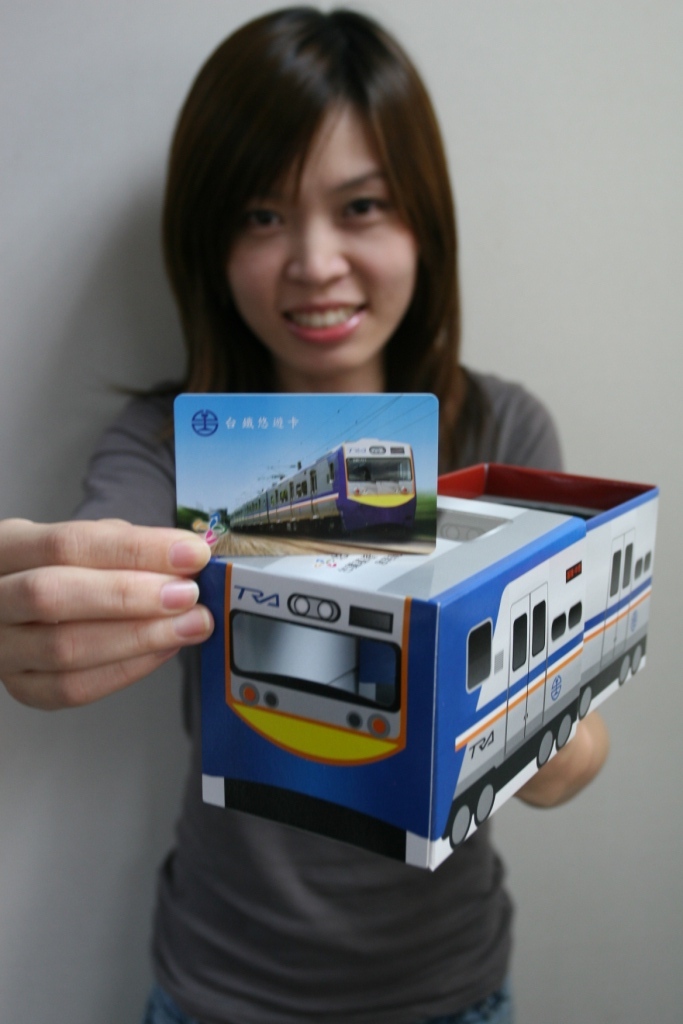 臺鐵限量紀念卡火車造型卡哇伊,今起搶購