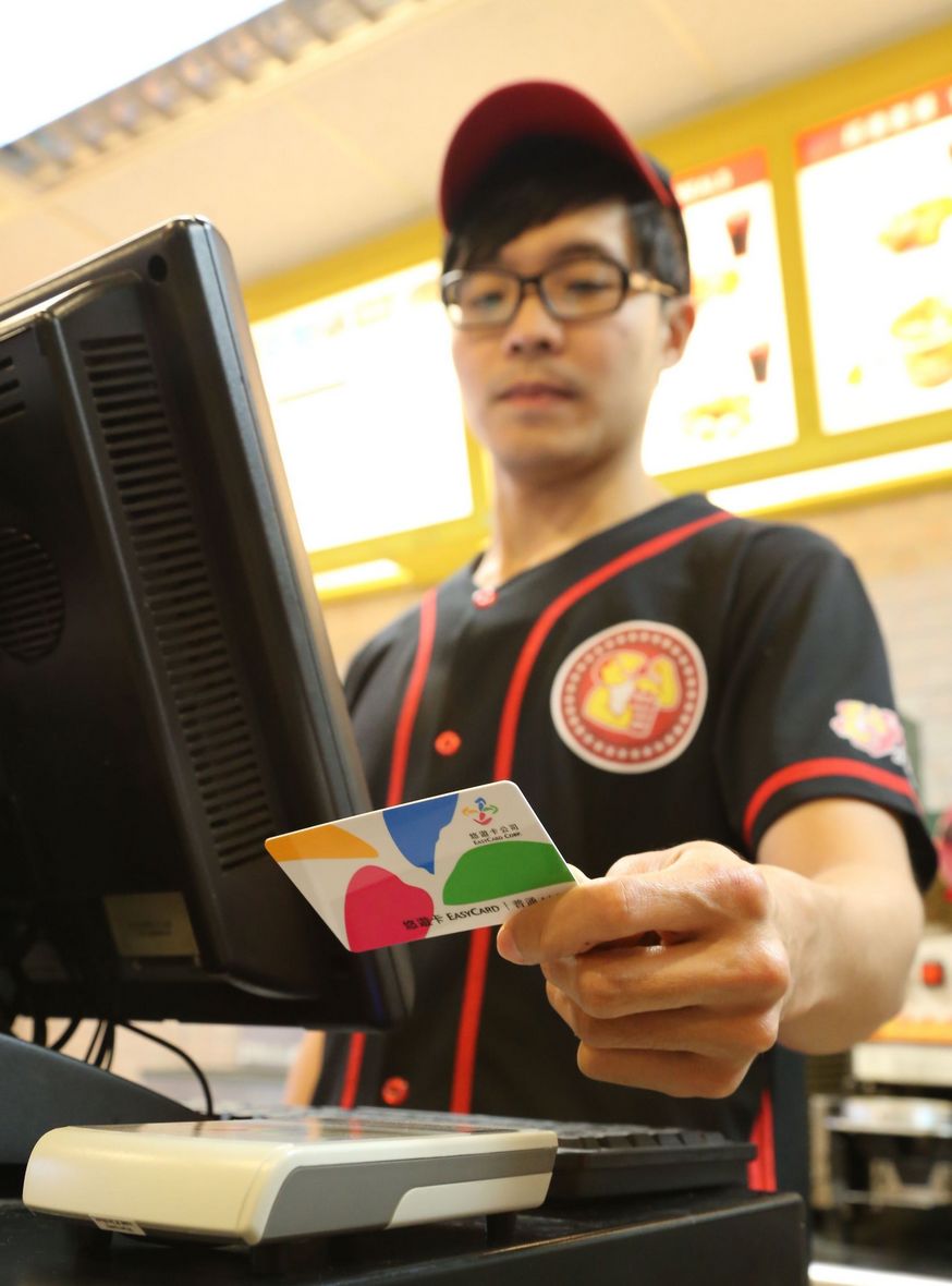 頂呱呱、正忠排骨飯,刷悠遊卡嘛ㄟ通