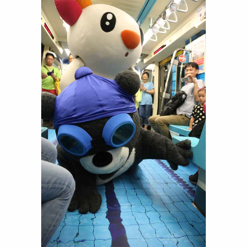 世大運悠遊彩繪列車 熊讚和BEBE快閃體驗　旅客好Hi好驚喜